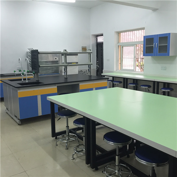 ����ʵ����̨