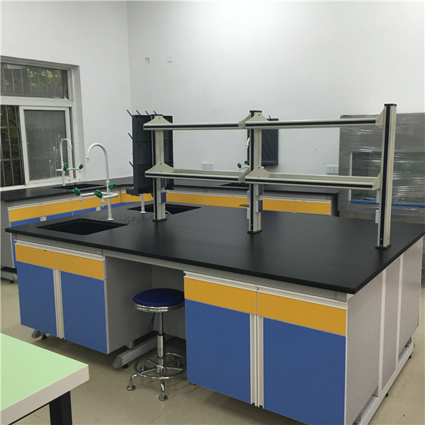 ����ʵ����̨