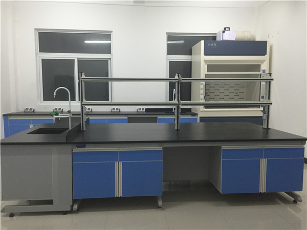 ����ʵ����̨