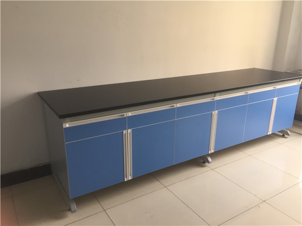 ����ʵ��̨