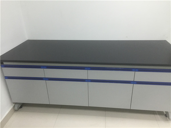 ����ʵ��̨