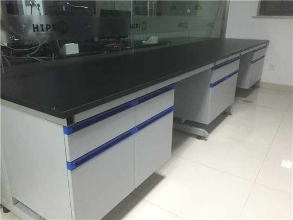 ����ʵ��̨