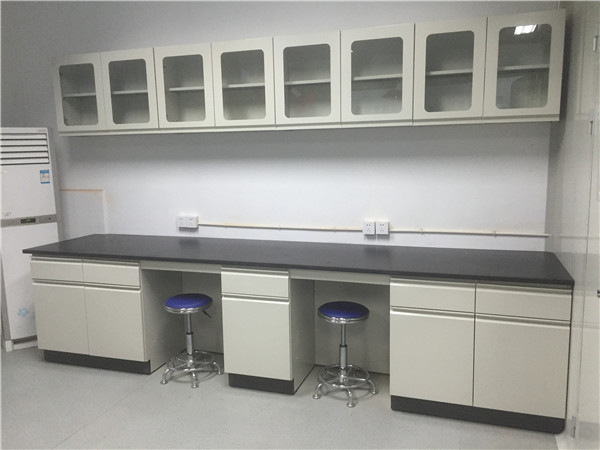 ����ʵ��̨