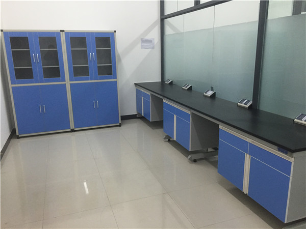 ����ʵ��̨