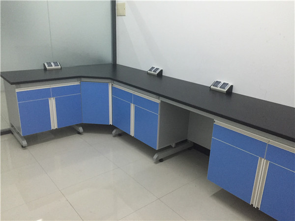 ����ʵ��̨