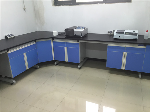 ����ʵ��̨