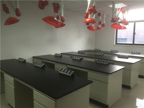 ����ʵ��̨