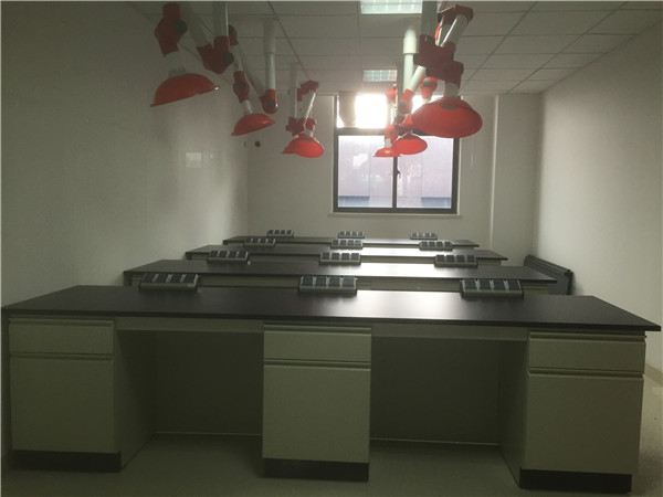 ����ʵ��̨