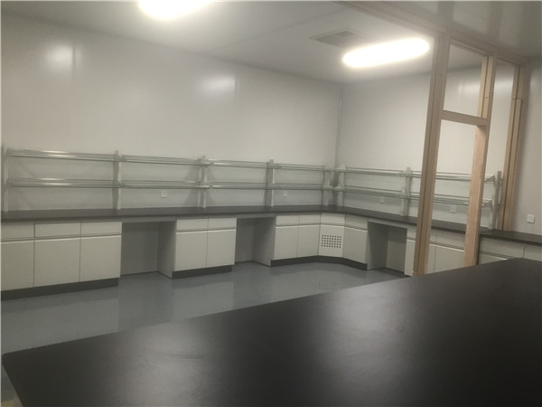 ����ʵ��̨